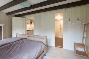 6 chambres, fer et planche à repasser, Wi-Fi