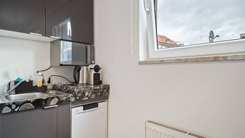 KĂŒhlschrank, Mikrowelle, GeschirrspĂŒler