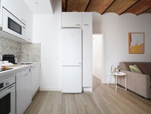 Televisión de pantalla plana de 30 pulgadas con canales vía satélite