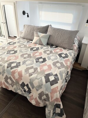 1 Schlafzimmer, Schreibtisch, WLAN, Bettwäsche