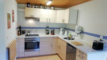 Kühlschrank, Ofen, Herdplatte, Geschirrspüler