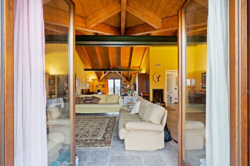 Belvilla by OYO Secluded Apartment with Balcony