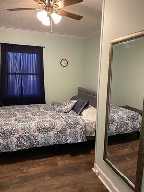 2 bedrooms, desk, iron/ironing board, free WiFi