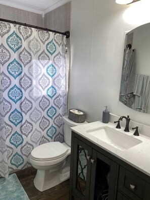 Bathtub, towels