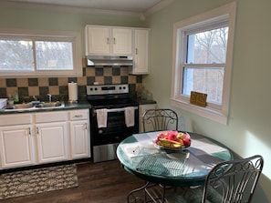 Coffee/tea maker, oven, toaster, coffee grinder