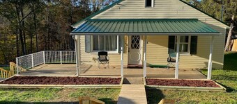 Country Comfy Right In Town New Remodel King/Queen