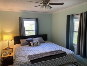 2 bedrooms, desk, iron/ironing board, free WiFi