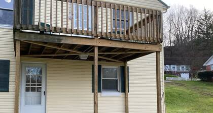 country living patio apt in town new w/king&queen