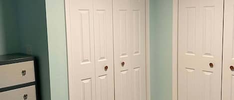 2 dormitorios, escritorio, tabla de planchar con plancha y wifi gratis