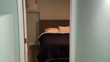 2 bedrooms, desk, iron/ironing board, WiFi (free)