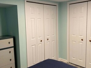 A bedroom with a bed, a dresser, and two white wardrobes. - Country Living Patio Apt w/Queen beds/ 1 Bath (Charleston)