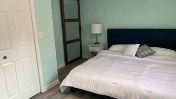 2 bedrooms, desk, iron/ironing board, free WiFi