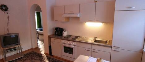 Oven, stovetop, coffee/tea maker, toaster