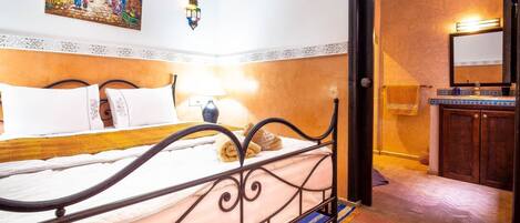 1 dormitori, un bressol de viatge, wifi gratuïta i roba de llit