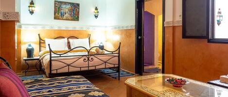 4 habitaciones, tabla de planchar con plancha y cuna de viaje