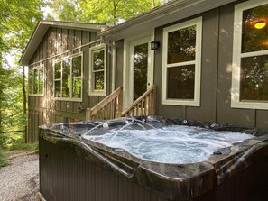 Terrace/patio - Designer Getaway-Hot Tub, 4 Minutes to Dahlonega (Dahlonega)