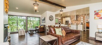 Designer Getaway-Hot Tub, 4 Minutes to Dahlonega