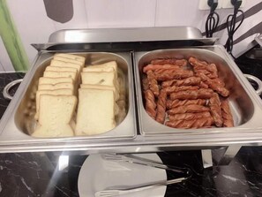 A buffet with two trays, one containing sliced bread and the other containing sausages. - Shell Shanghai Songjiang District Xinqiao Town Xinqiao Hotel (Shanghai)