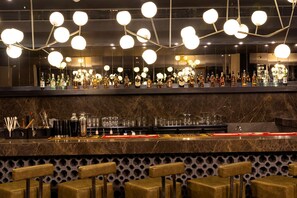 Bar (trong khuôn viên)