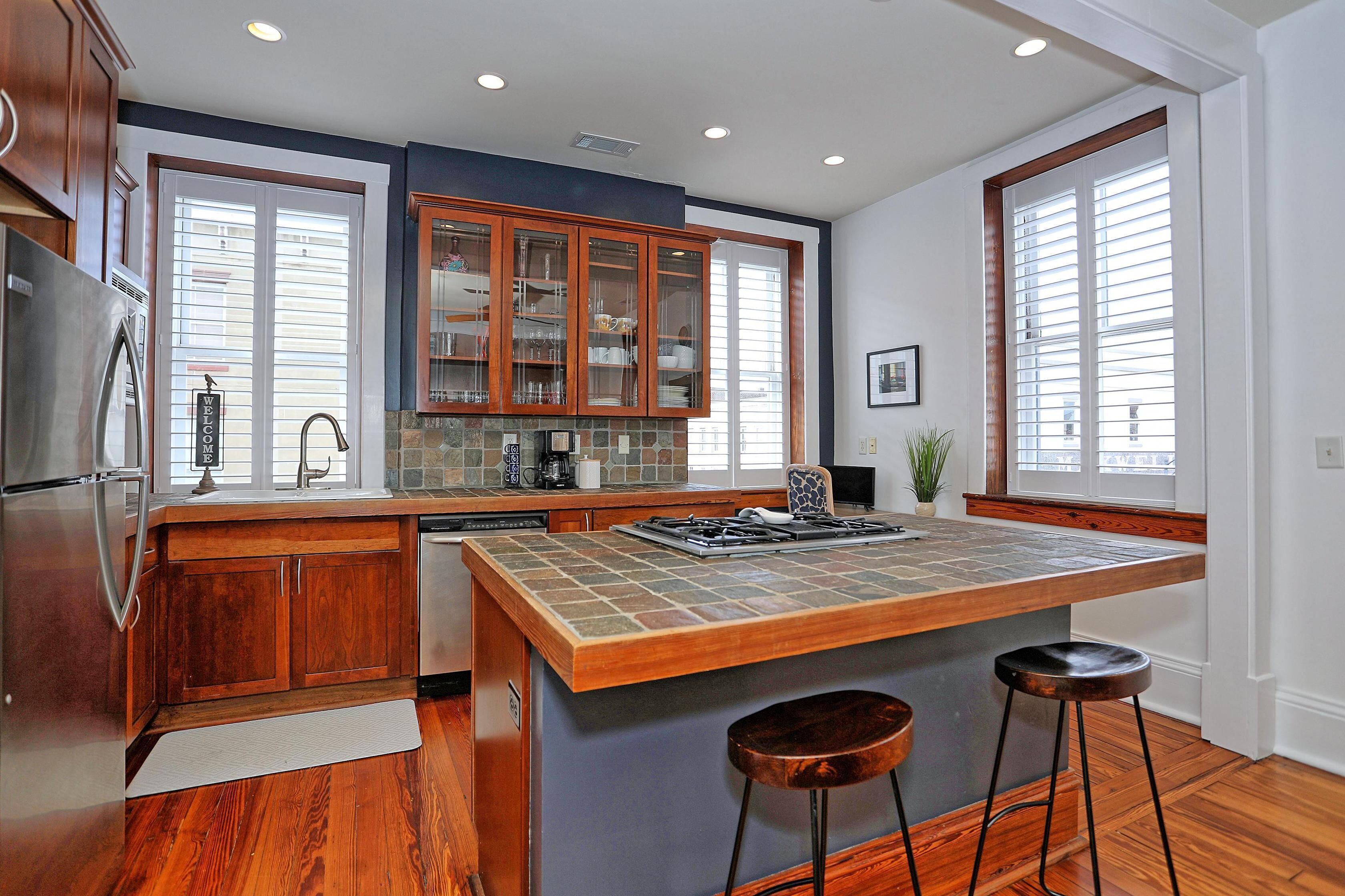 冰箱、微波炉、烤箱、炉灶