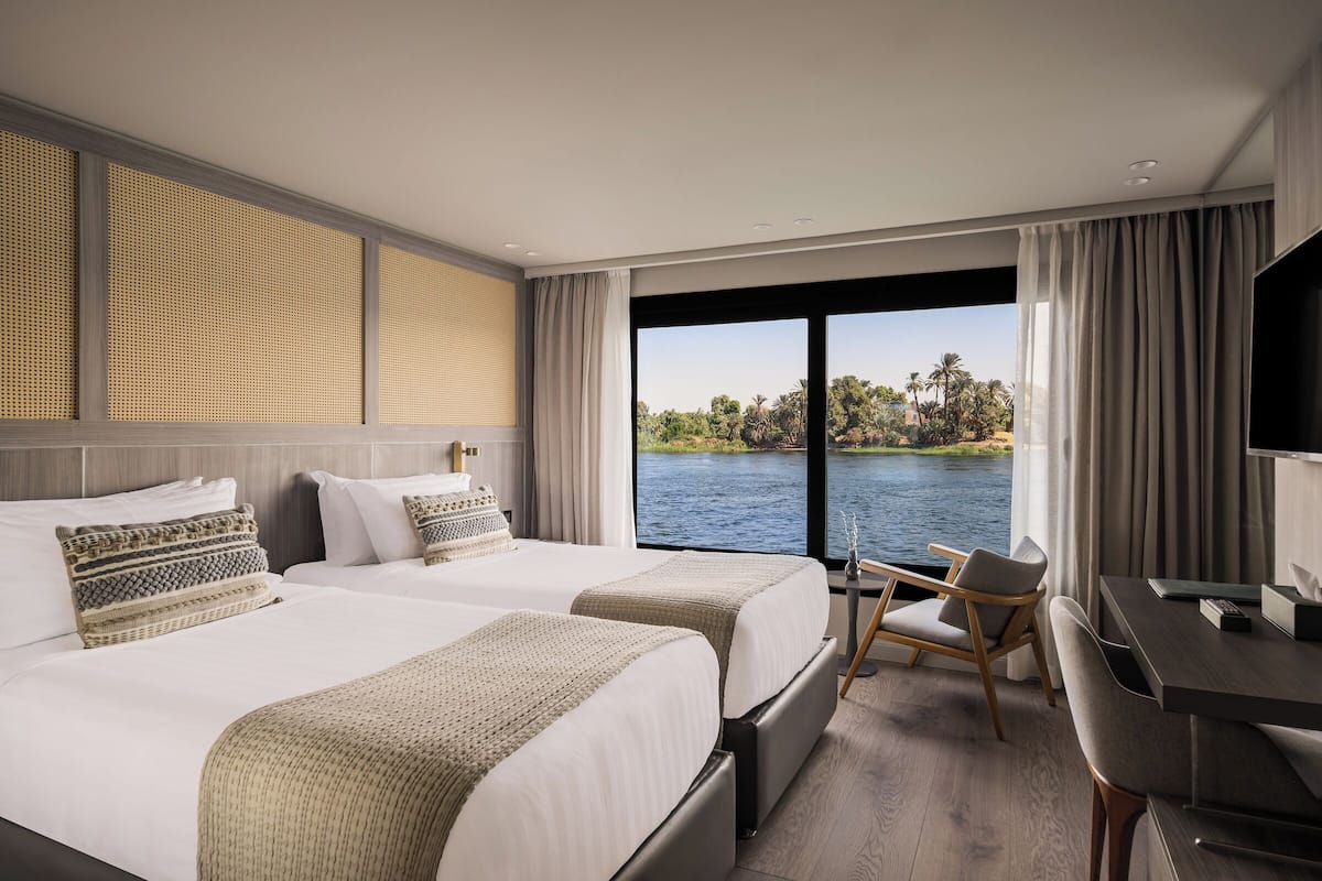 Luxury Cabin, River View | In-room safe, blackout curtains, soundproofing, bed sheets