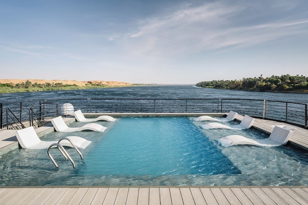 Outdoor pool, sun loungers