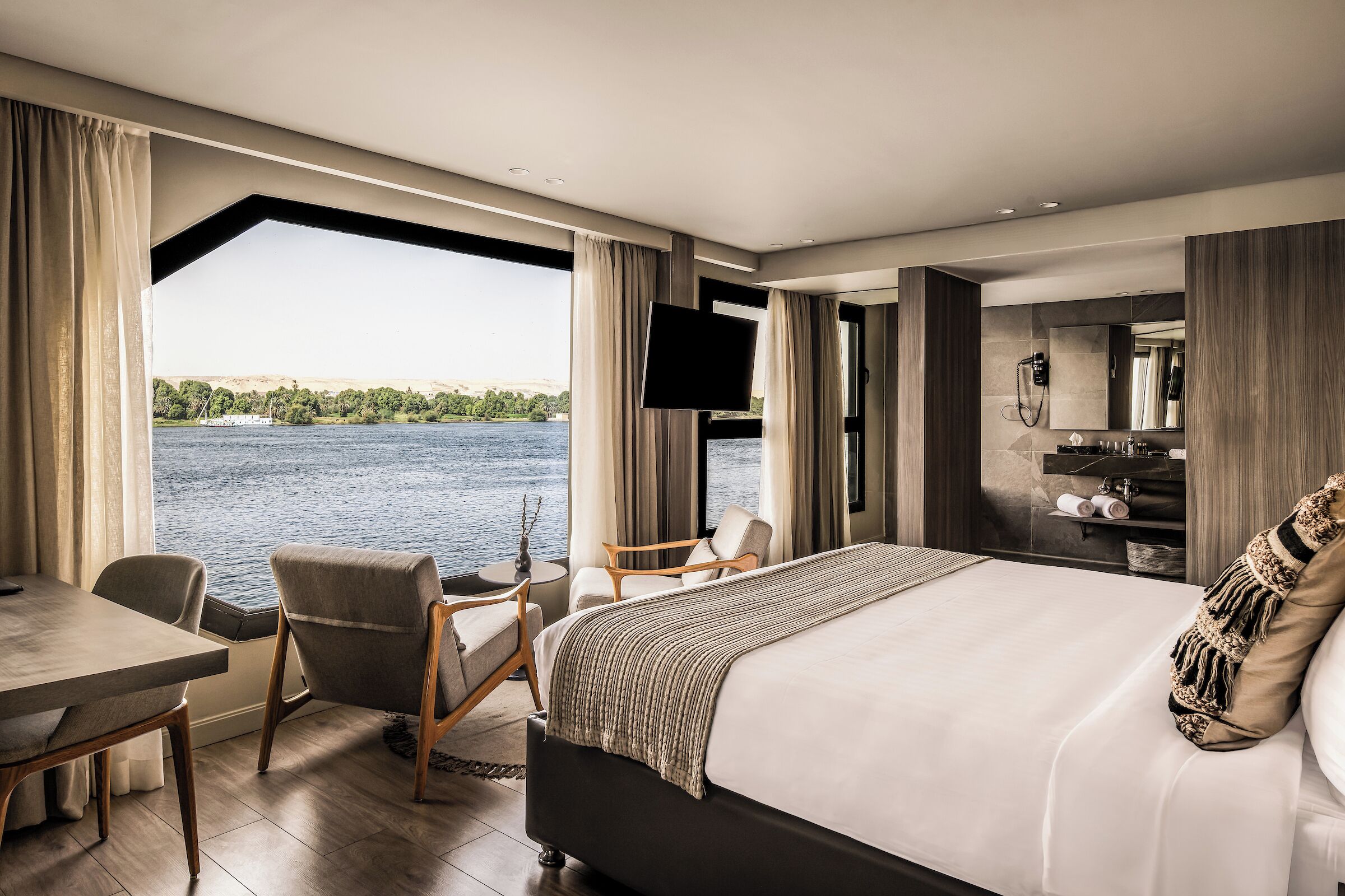 Suite – royal | Safe på rommet, blendingsgardiner, lydisolert og sengetøy