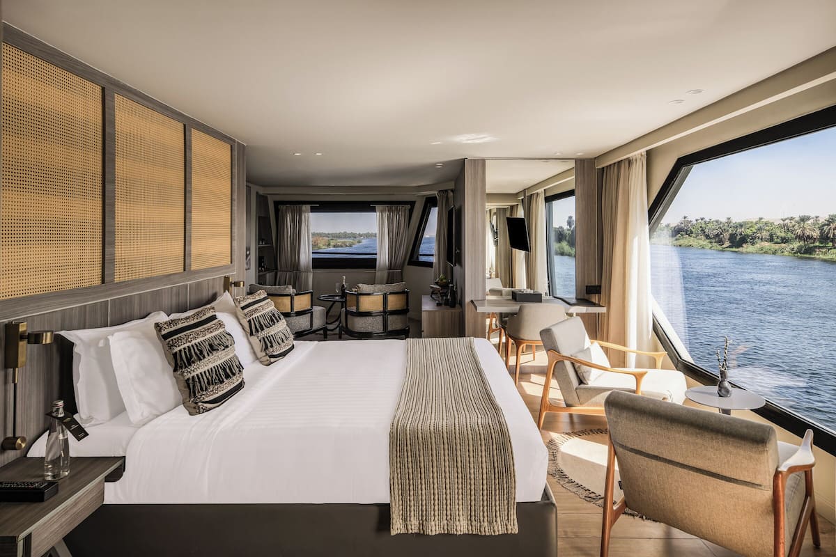 Royal Suite | In-room safe, blackout curtains, soundproofing, bed sheets