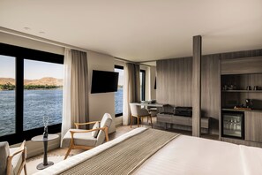 Suite – executive, 1 kingsize-seng | Safe på rommet, blendingsgardiner, lydisolert og sengetøy