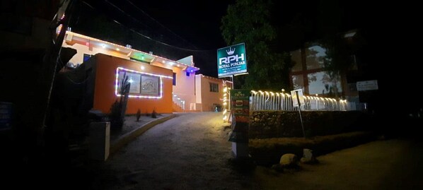 Exterior - Royal Punjab Hunza Hotel And Restaurant (Karimabad)