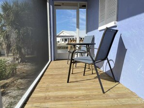Outdoor dining - Studio with a water view (St. James City)