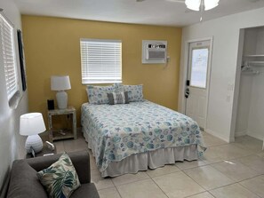 Free WiFi - Studio with a water view (St. James City)