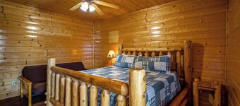 Large Cabin-12 Bedrooms-Theater-Hot Tubs-Pool