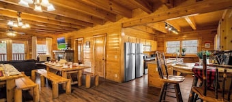 Large Cabin-12 Bedrooms-Theater-Hot Tubs-Pool