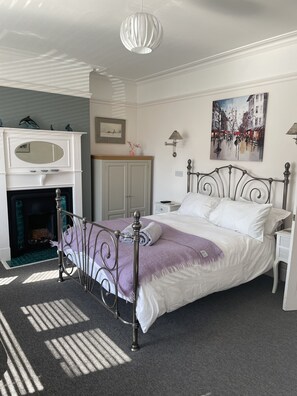 4 bedrooms, iron/ironing board, travel crib, free WiFi - Beautiful and Spacious House Close to The Beach (Hunstanton)