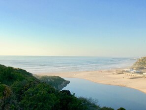 In Strandnähe, Liegestühle, Strandtücher