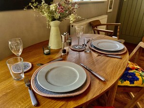 Dining - The BeeKeepers - Homely Luxurious Self Catering (Diss)