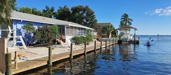 Studio on the Water. Great for monthly stays!