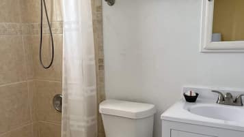 Dusche, Handtücher, Toilettenpapier