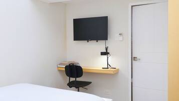 Iron/ironing board, free WiFi, bed sheets