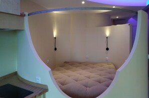 Silitysrauta/-lauta, Wi-Fi, vuodevaatteet