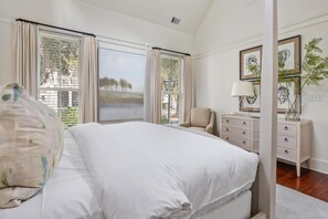 4 bedrooms, WiFi, bed sheets - Porches perfect for gathering + Separate Carriage House (Bluffton)