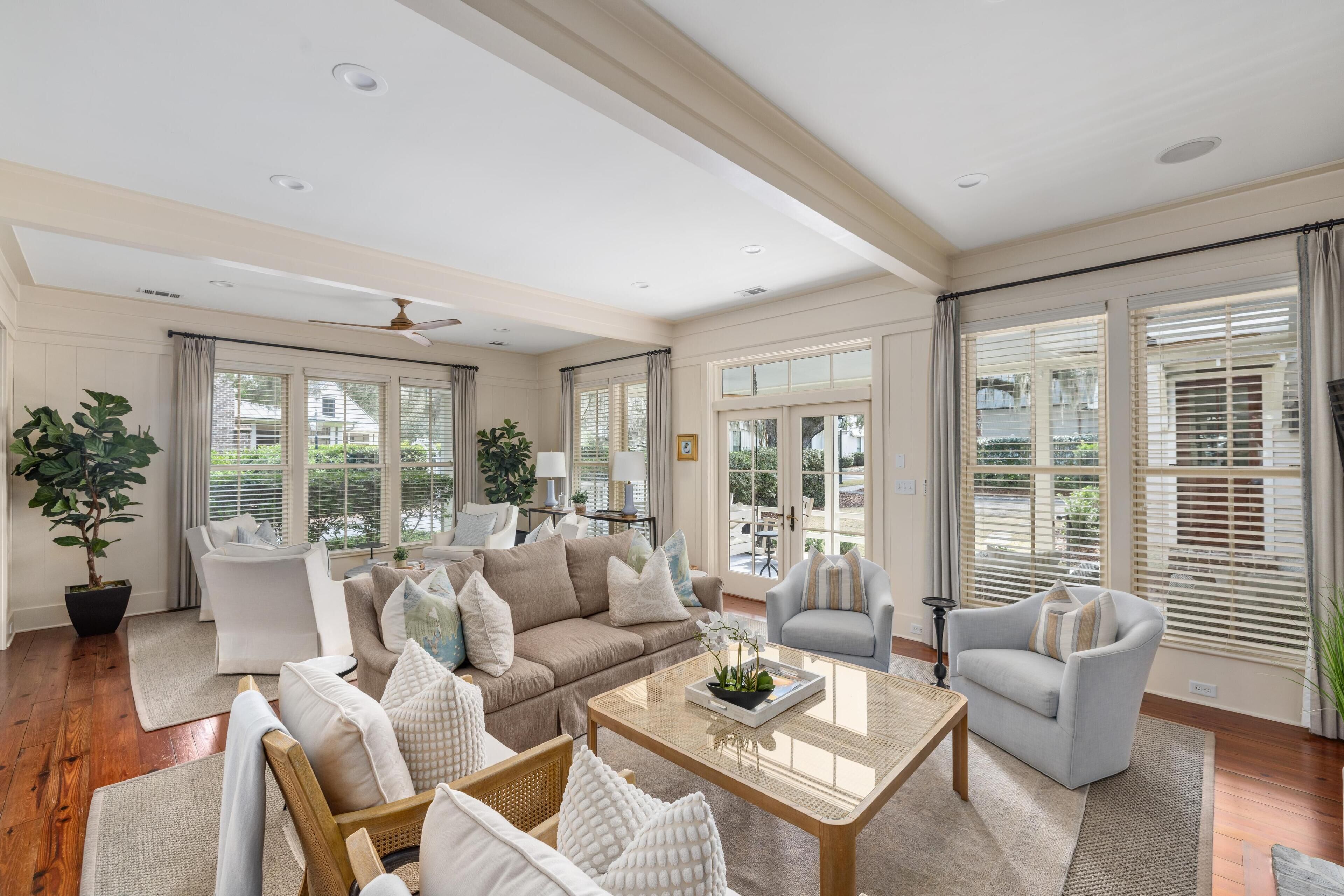 Televisión y chimenea 