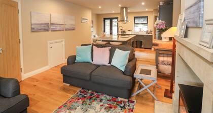 1 Stansfield Mews