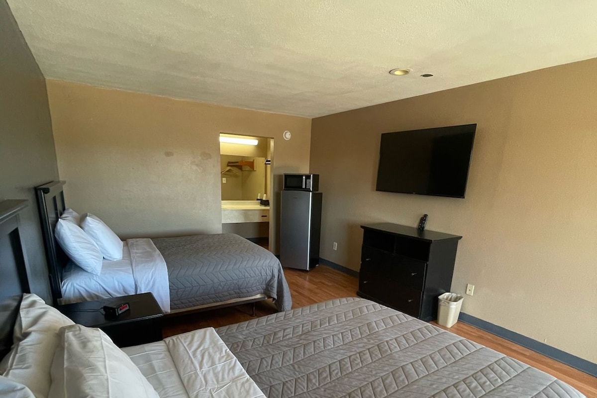 Cortinas blackout, tabla de planchar con plancha y wifi gratis 