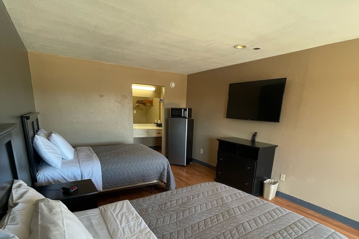 Chambre Deluxe double | Rideaux dâobscurcissement, fer et planche Ă repasser
