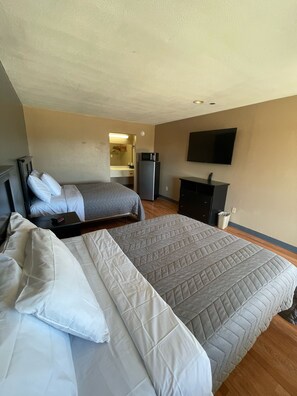 Deluxe Double Room | Blackout drapes, iron/ironing board, free WiFi, bed sheets