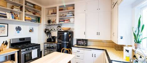 Refrigerador, microondas, horno, placa de cocina