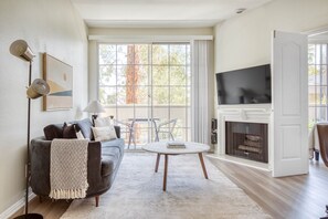 TV, fireplace, stereo