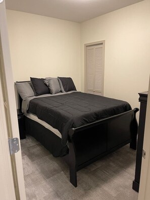 1 bedroom, iron/ironing board, WiFi (free), bed sheets